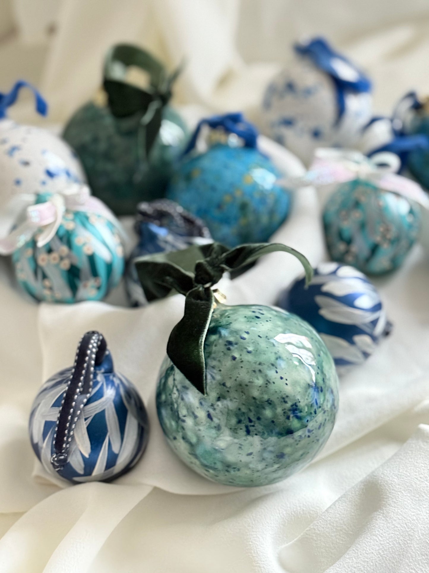 Large Crackle - Effect Glazed Baubles